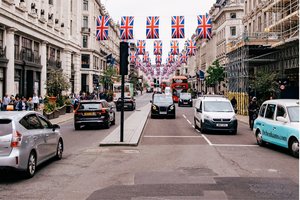 Britai keičia planus: nori atidėti vidaus degimo variklių draudimą