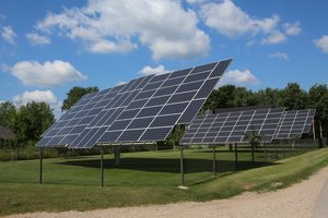 Atsinaujinančios energetikos projektams „Litgrid“ rezervavo 691 MW perdavimo tinklo galios