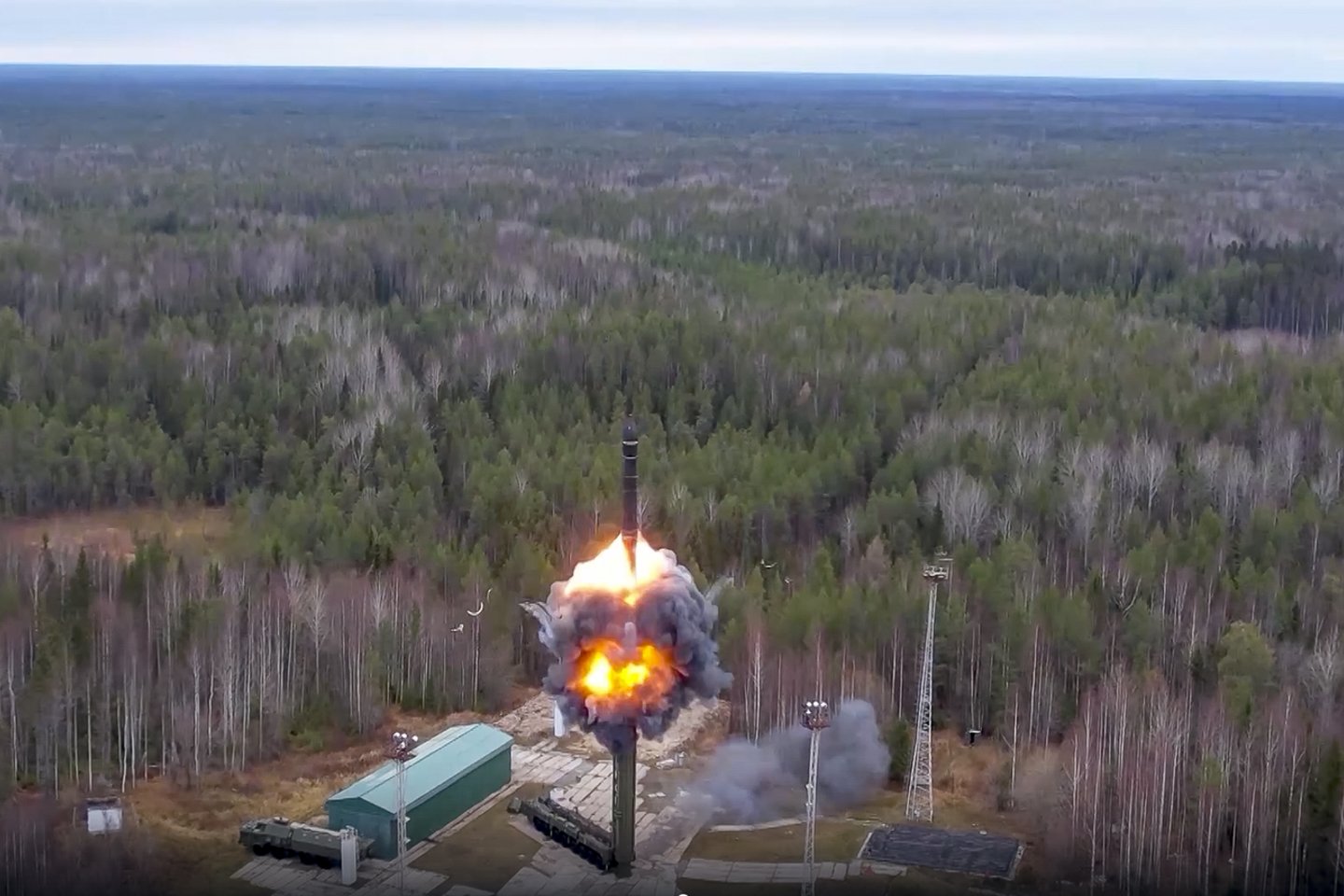Rusijos tarpžemyninių balistinių raketų bandymas.<br>AP/Scanpix nuotr.