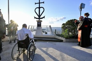 Popiežius Pranciškus sako, kad migrantai „nesibrauna“ į Europą