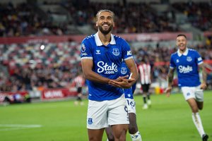 „Premier“ lygoje – Mančesterio ekipų pergalės, „Everton“ įvarčių lietus ir dvejos lygiosios