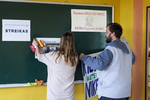 Ministerijos pasiūlymui – aštri Švietimo darbuotojų profsąjungos kritika: pirštu bado į faktą