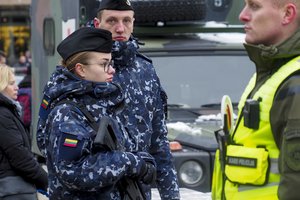 Įvardijo šūsnį darbų, kurių imasi tarnybą baigę kariai ir pareigūnai: kokie jų pasirinkimai?