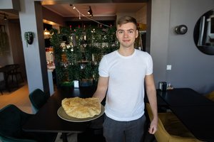 20-metis Kaune atidarė išskirtinę kavinę: čia kepa įspūdingo dydžio ir skonio čeburekus