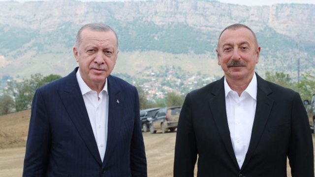 Po neramumų Kalnų Karabache, Azerbaidžane lankosi R. T. Erdoganas