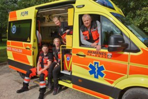 Akmenės rajone – įtempta drama: praeiviai ir medikai atgaivino klinikinės mirties ištiktą vyrą