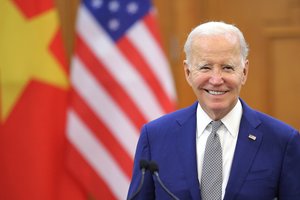 J. Bidenas pripažino dvi Ramiojo vandenyno valstybes, siekdamas atremti Kinijos įtaką
