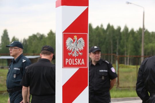 Specialistas apie Lenkiją krečiančio korupcijos skandalo mastą: tai – pandoros skrynia