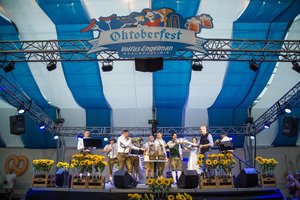 Kaune praūžė ketvirtasis „Oktoberfestas“: šventę vainikavo išskirtinis karališkosios šeimos atstovų vizitas