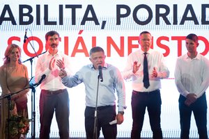 Prieš lemiamus rinkimus Slovakiją užtvindė dezinformacija: ant kortos – parama Ukrainai