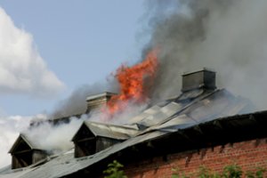 Dėl šios priežasties kasmet kyla šimtai gaisrų: patarė, kaip apsaugoti namus