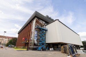 Į namus grįžtantis LNOBT neužsidarys tarp keturių sienų: džiugins klasikos ir drąsių eksperimentų mėgėjus