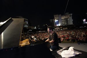 Pirmą kartą Baltijos šalyse koncertuos jaunoji džiazo žvaigždė iš Izraelio – pianistas Urielis Hermanas