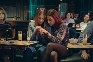 Naujo lietuviško filmo „Devintas žingsnis“ aktorės G. Čiuraitė ir A. Daukaitė: apie draugystės gylį ir apleistus vaikus