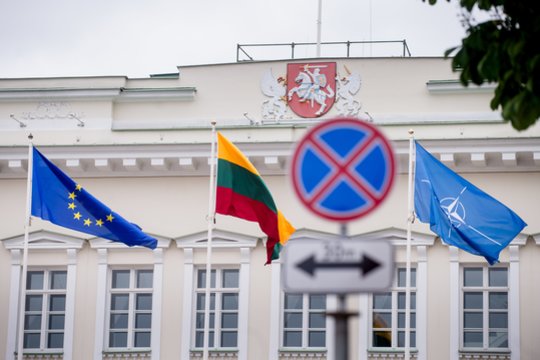 Vyriausybė pritarė dėl ambasadorių L. Talat-Kelpšos ir A. Namavičiaus atšaukimo