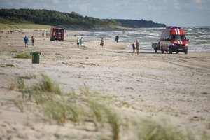 Į Lietuvos pajūrį plūstantiems poilsiautojams – perspėjimas: gelbėti nebus kam