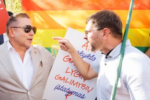 LGBT mitinge – A. Kandroto-Celofano šou: kilo provokacijos, ragino policiją įsikišti