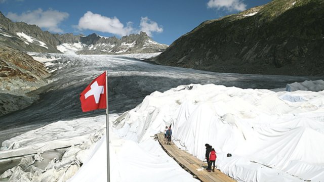 Siunčia įspėjimą dėl Šveicarijoje sparčiai tirpstančių ledynų: dalis pokyčių negrįžtami