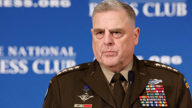 Jungtinio štabo viršininkas M. Milley išeina į pensiją – iš Pentagono išlydėtas plojimais