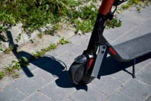 Klaipėdoje sužeista paspirtuku važiavusi 8 metų mergaitė: vaikas nuvežtas į ligoninę