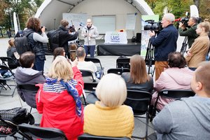 Naktį prie Vyriausybės praleidę streikuojantys mokytojai sulaukė ministro pasiūlymo