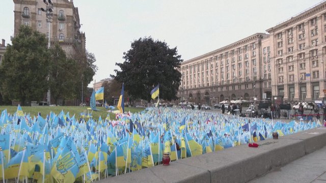 Kyjive – Ukrainos vėliavų jūra: pagerbė žuvusius už šalies laisvę