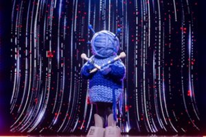 Projekte „Kaukės“ atidengta Mezginio kaukė: kolegę atpažino Toma Vaškevičiūtė