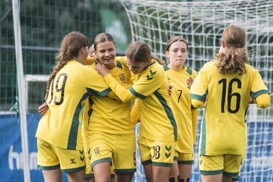  Merginų U15 futbolo rinktinė nugalėjo Moldovos bendraamžes