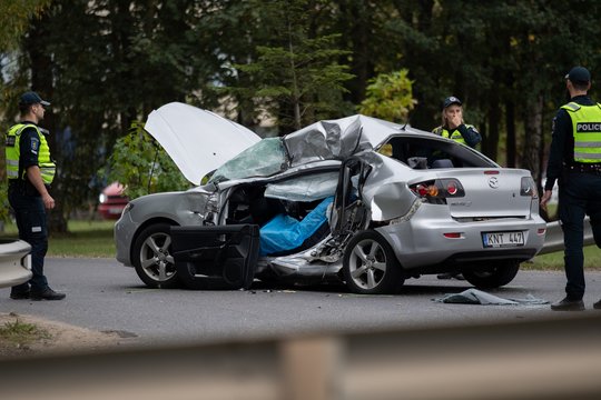  Kaune, Ateities plente susidūrus sunkvežimiui ir lengvajam automobiliui, žuvo jo vairuotojas. 