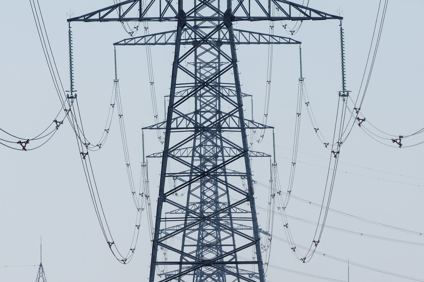 „Litgrid“ valdyba, atsižvelgdama į elektros energijos perdavimo paslaugos kainos viršutinę ribą, priims sprendimą dėl elektros energijos perdavimo paslaugų kainų 2024 metams dydžio.