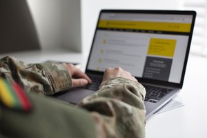 KAM ir NKSC atkreipia dėmesį į vieną didžiausių pavojų internetinėje erdvėje