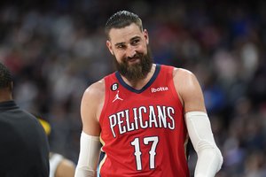 Ryšiu su NBA žvaigžde džiaugęsis J. Valančiūnas prisiminė pergalę prieš JAV: „Buvo keistas jausmas rūbinėje“