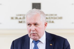 Į vieną esminių klausimų dėl V. Rupšio neatsakęs A. Anušauskas mato du kilusio skandalo pliusus