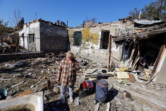 Rusija šimtus sviedinių paleido į Chersoną: nusitaikė į gyvenamuosius rajonus