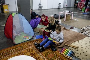 Raudonasis Kryžius paragino Baltarusijos skyrių atleisti vadovą dėl ukrainiečių vaikų deportacijos