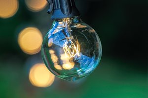 Elektros kainos ir toliau kyla: įvardijo kelis tai lėmusius veiksnius