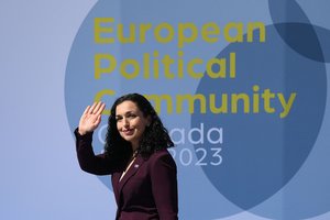 Kosovo prezidentė pakartojo savo šalies raginimą įvesti Serbijai sankcijas