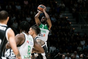 Nuostabiai į Eurolygą sugrįžęs K. Evansas – apie T. Sabonio patarimą, pasitikėjimą savimi ir E. Ulanovo avantiūrą