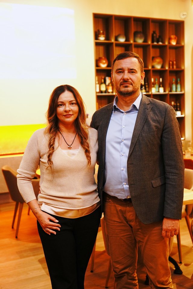  Ukrainos ambasadorius Lietuvoje Petro Bešta su žmona.<br> Organizatorių nuotr.