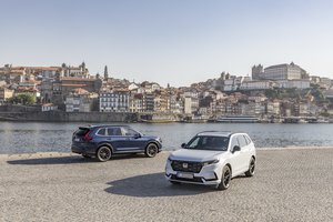 Naujo „Honda CR-V“ testas: kuo jis pranašesnis ir kuo nusileidžia „Toyota RAV4“