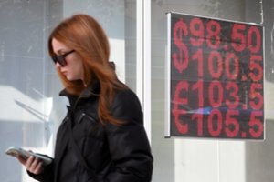 Realybė gerokai skiriasi nuo to, ką sako V. Putinas: rublio kursas ir toliau drastiškai smunka