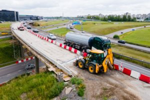 Svarbu vairuotojams: bus laikinai uždaroma Sargėnų sankryžos estakada šalia Kauno