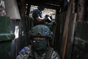 Kryme okupantai iš miego kelia sovietinę techniką, ukrainiečiai ruošiasi pokyčiams fronte