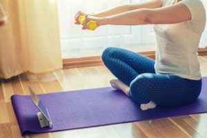 Suteikia energijos ir išbudina protą: šią 5 minučių mankštą giria žmonės, kurie gyvena iki 100 metų