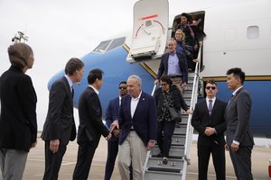 Į Kiniją atvyko JAV senatorių delegacija