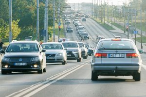 Vairuotojų prakeiksmu virtęs tiltas šįmet nesulauks remonto: dveji metai spūsčių – ne riba