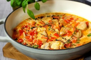 Vištiena su sūrio padažu: tobulas patiekalas per trumpą laiką