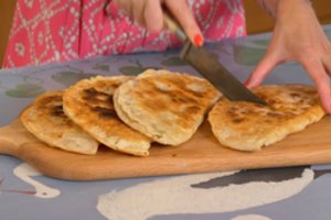 Įdaryta duonelė pagal K. Starkienės receptą nepaliks abejingų