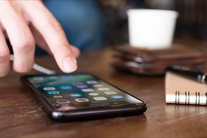 Ragina kuo greičiau atlikti „iPhone“ atnaujinimą: sukčiai gali pavogti susirašinėjimus ar banko duomenis