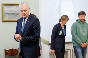 Mokytojams toliau streikuojant – G. Nausėdos kirtis ministerijai: „Situacija pakliuvo į akligatvį“